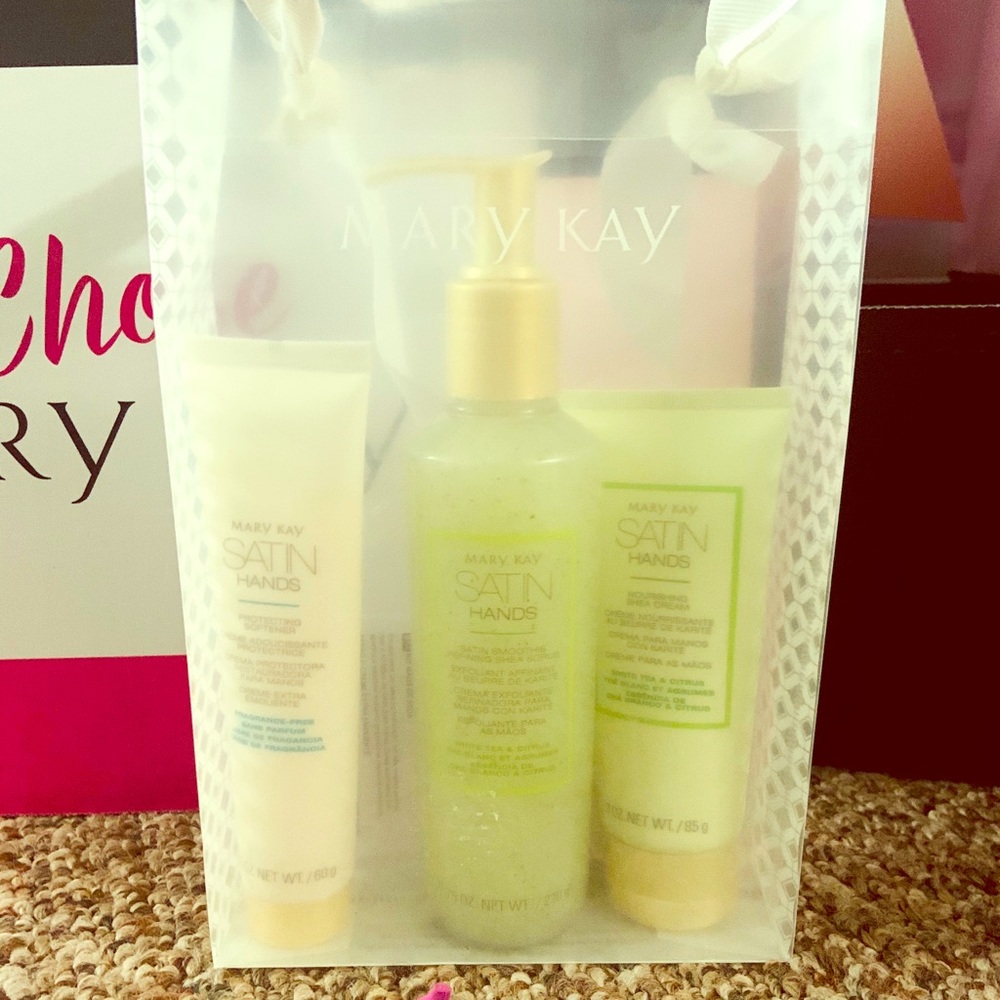 Mary Kay White tea and Citrus Satin Hands!!! 🥰🥰